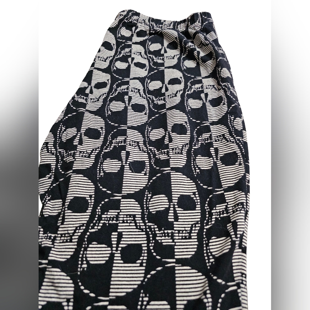 Torrid Black and Cream Skull Print Leggings - Picture 4 of 5